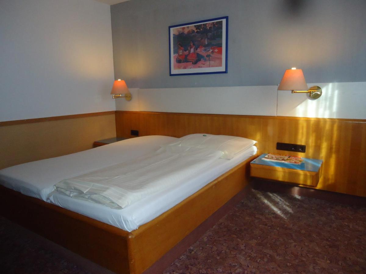 Enjoyhotel Garni Korntal Stuttgart B&B Parkplatz Sprinter Exterior foto