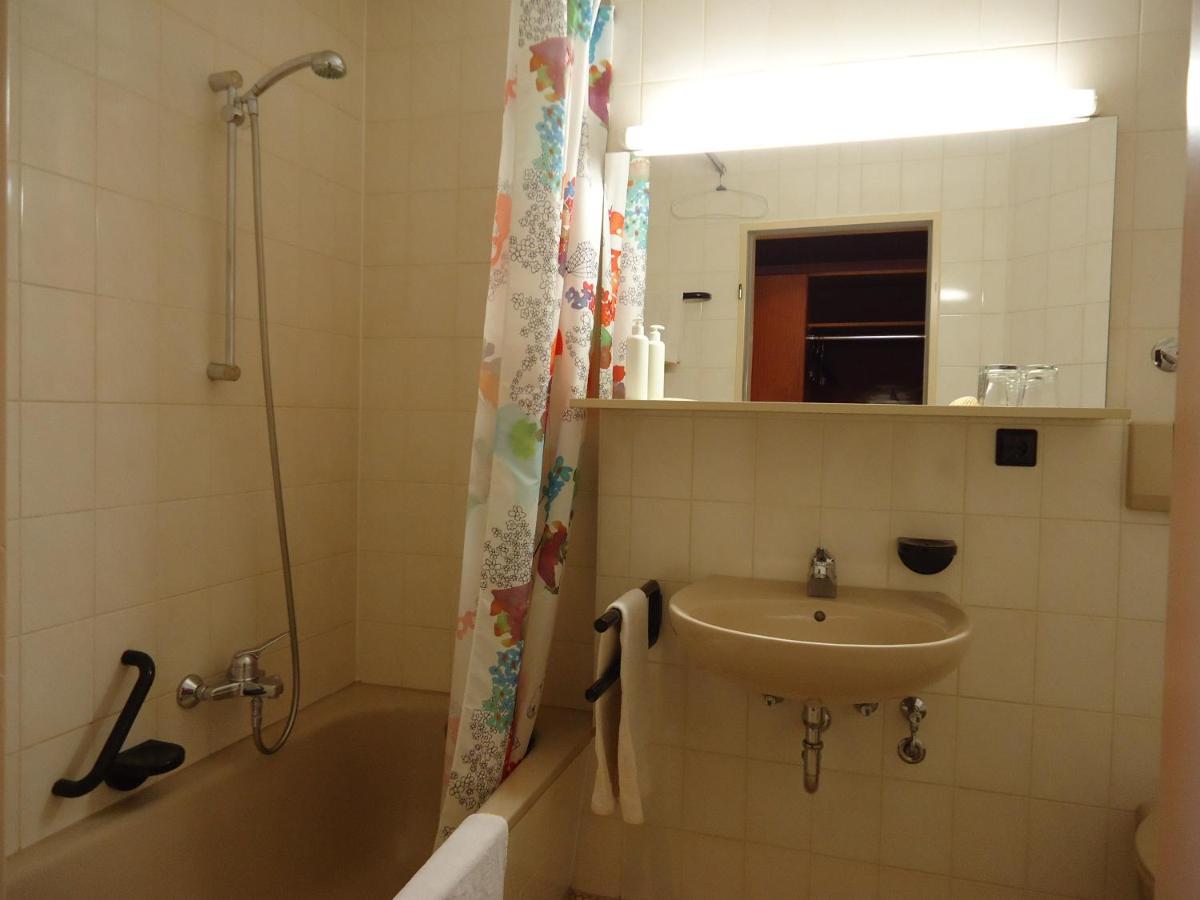 Enjoyhotel Garni Korntal Stuttgart B&B Parkplatz Sprinter Exterior foto