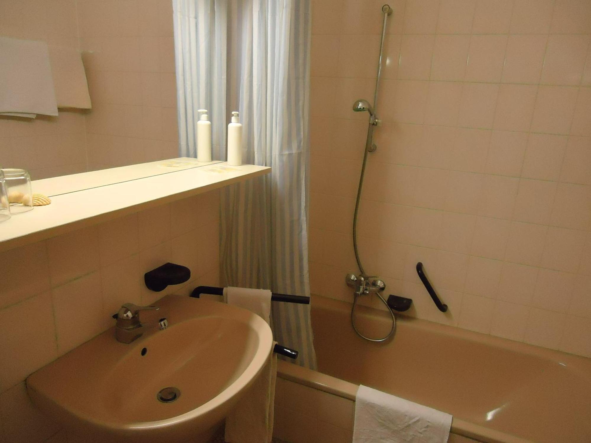 Enjoyhotel Garni Korntal Stuttgart B&B Parkplatz Sprinter Exterior foto