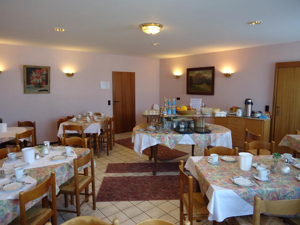 Enjoyhotel Garni Korntal Stuttgart B&B Parkplatz Sprinter Exterior foto