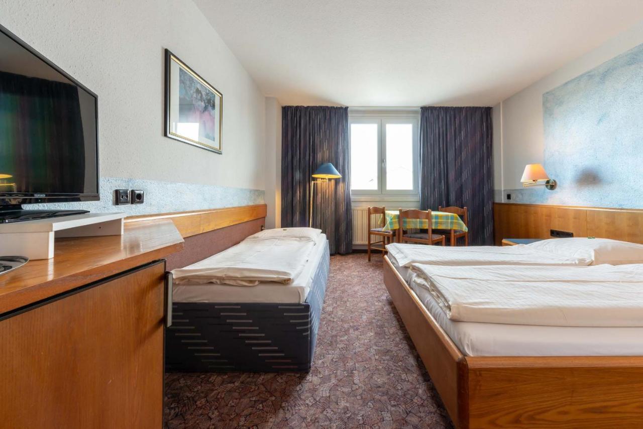 Enjoyhotel Garni Korntal Stuttgart B&B Parkplatz Sprinter Exterior foto