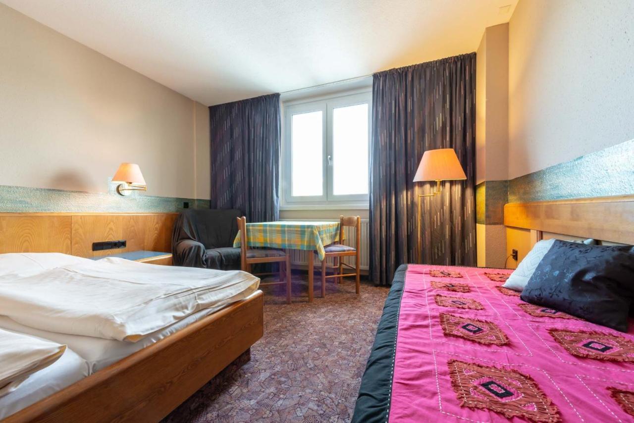 Enjoyhotel Garni Korntal Stuttgart B&B Parkplatz Sprinter Exterior foto