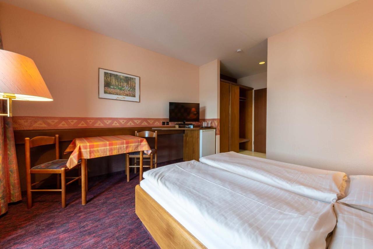 Enjoyhotel Garni Korntal Stuttgart B&B Parkplatz Sprinter Exterior foto