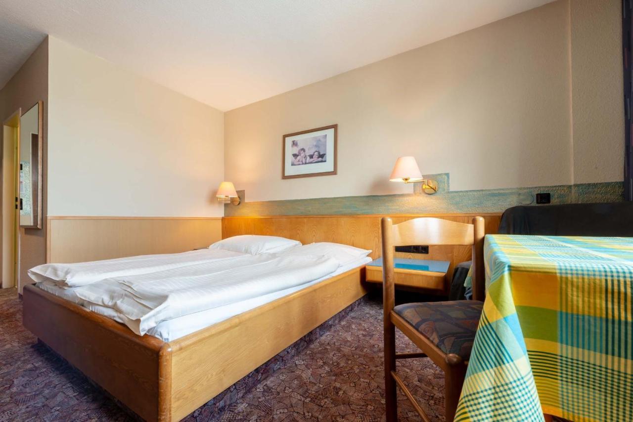 Enjoyhotel Garni Korntal Stuttgart B&B Parkplatz Sprinter Exterior foto